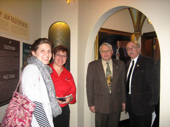 [Lorys group picture]